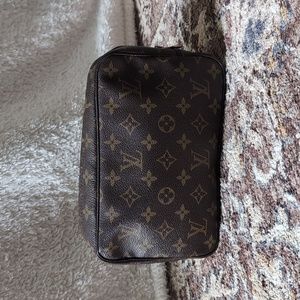 Louis Vuitton monogram trousse toilette 23